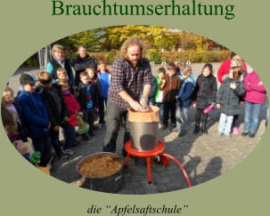 Brauchtumserhaltung die “Apfelsaftschule”